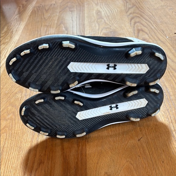 Under Armour Black and White Football Cleats, size 9 - Picture 3 of 4